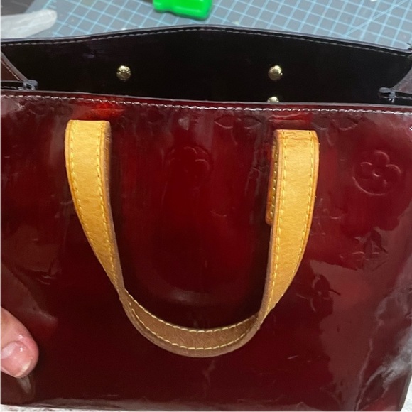 Gorgeous Louis Vuitton patent
vernis burgundy dyed small shopping bag pm. - Picture 10 of 10
